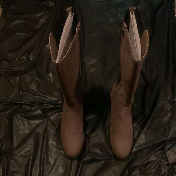 Taupe w/ black accent boots - Picture 2 of 5